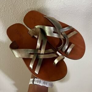 L*SPACE Shore Breaker Strappy Sandals 39 Metallic Gold Bronze Beachy Coastal